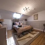 Comfort And Video Projector Close To Downtown *