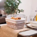Comfort And Video Projector Close To Downtown *