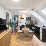 Comfort And Video Projector Close To Downtown