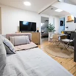 Apartment Comfort And Video Projector Close To Downtown *