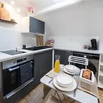Apartment Comfort And Video Projector Close To Downtown *