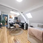 Apartment Comfort And Video Projector Close To Downtown