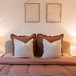Apartment Comfort And Video Projector Close To Downtown Tours