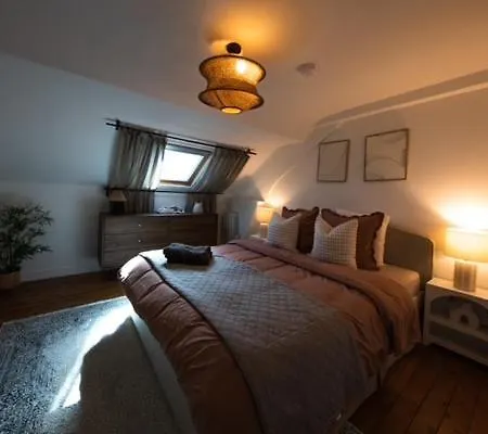 Comfort And Video Projector Close To Downtown Daire