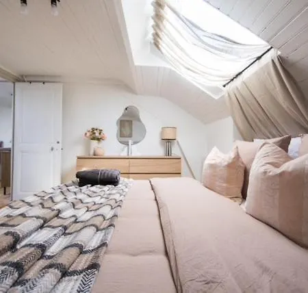 Apartment Comfort And Video Projector Close To Downtown