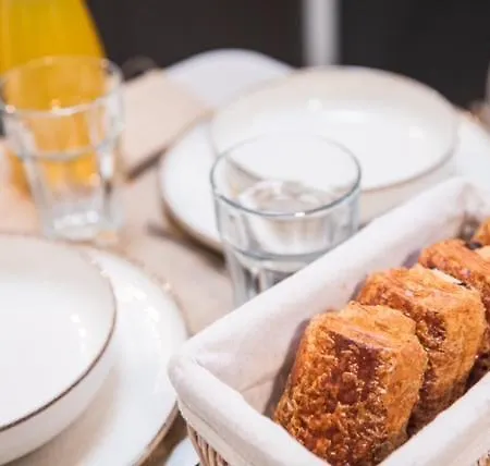 Comfort And Video Projector Close To Downtown