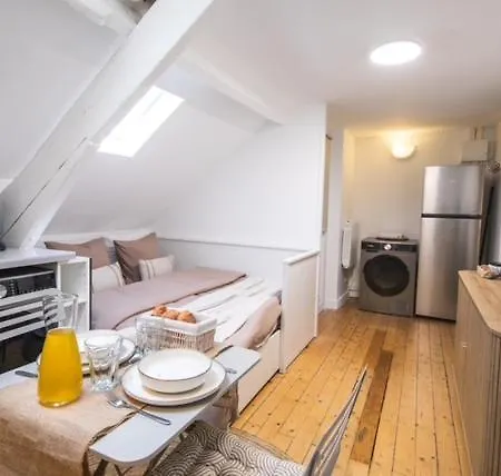 Comfort And Video Projector Close To Downtown Daire *