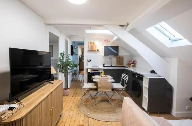 Comfort And Video Projector Close To Downtown