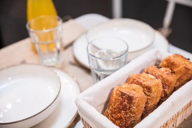 Comfort And Video Projector Close To Downtown